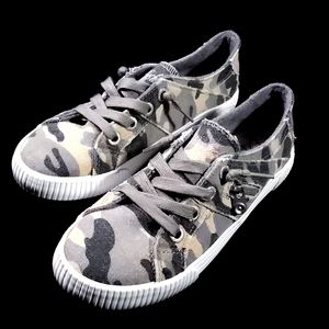 Blowfish Malibu, Fruit, Gray Urban Camo, Women's Size 6